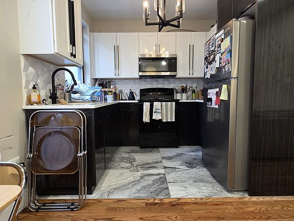 3rd image of 521 Willoughby Ave #3B