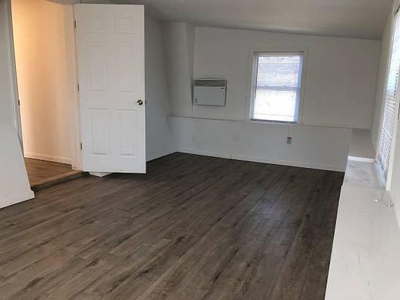 3rd image of 45 Hardy Pl