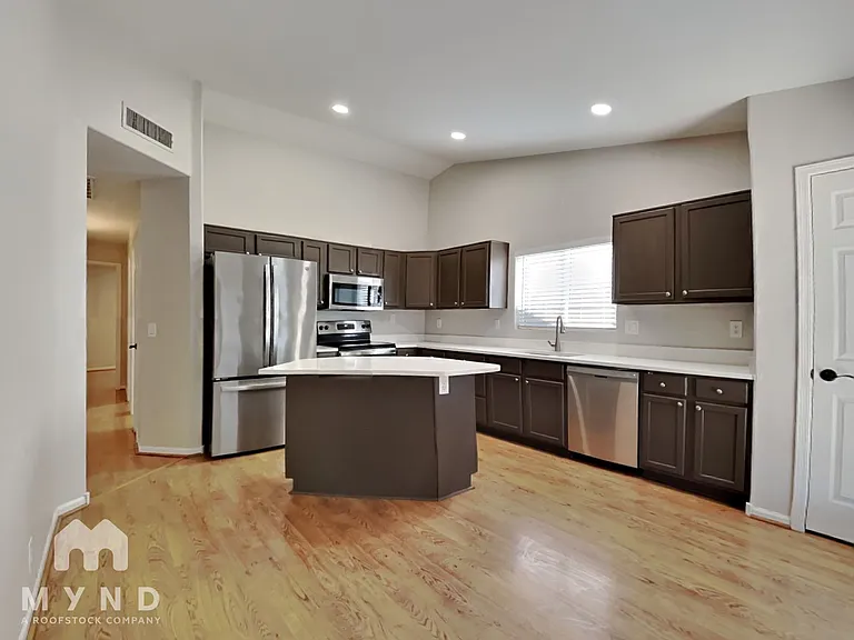 10257 W Pasadena Ave — Photo 2