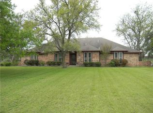 911 Nokomis Rd, Lancaster, TX 75146