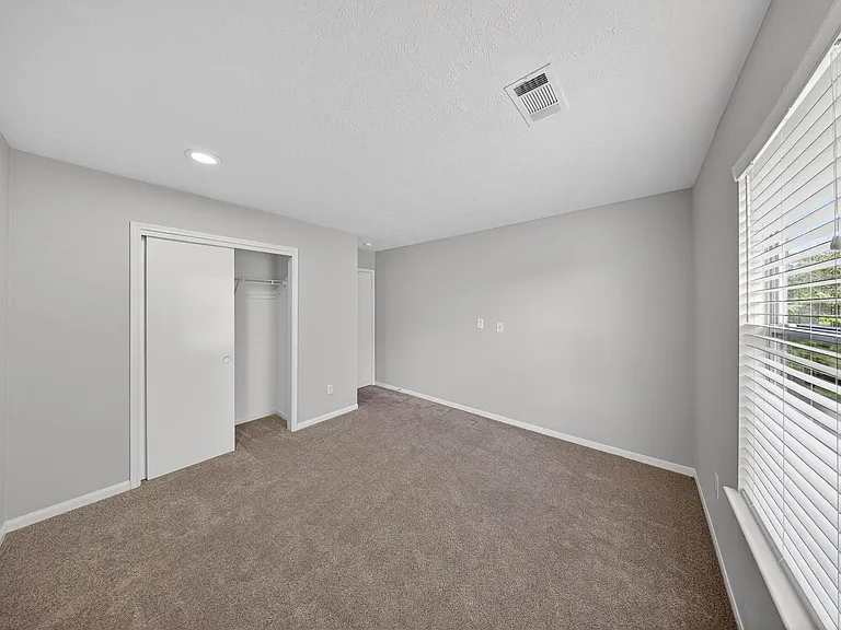 7243 River Pines Dr — Photo 16