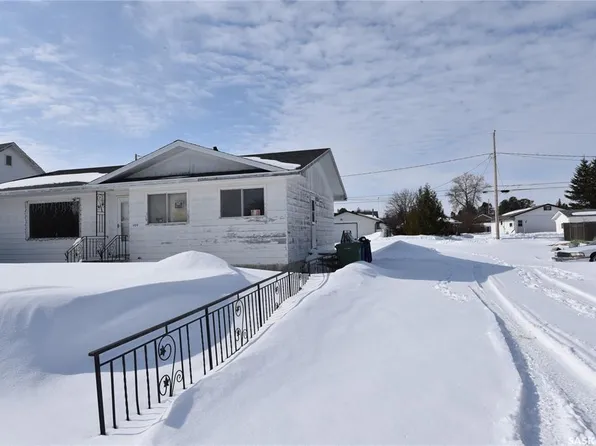 402-404 1st STREET W, Nipawin, SK S0E 1E0