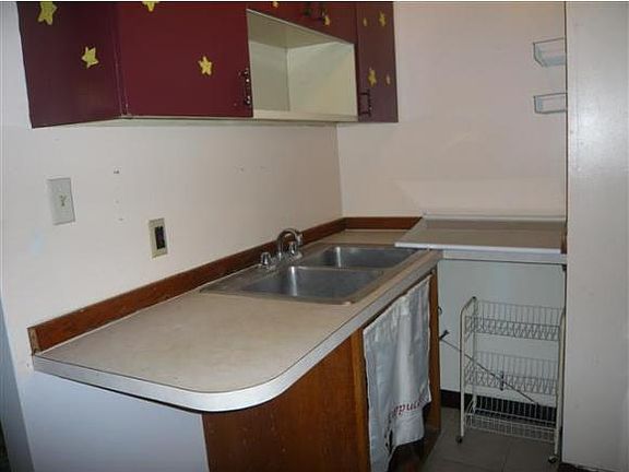 5th image of 1013 Van Buren Ave