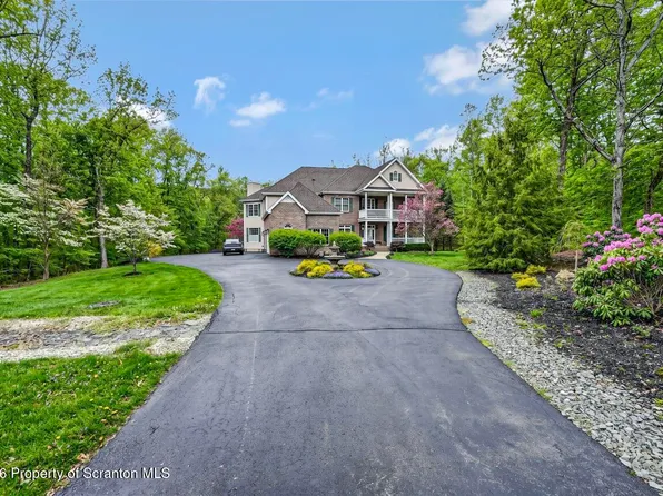 272 Windsor Way, Roaring Brook Township, PA 18444