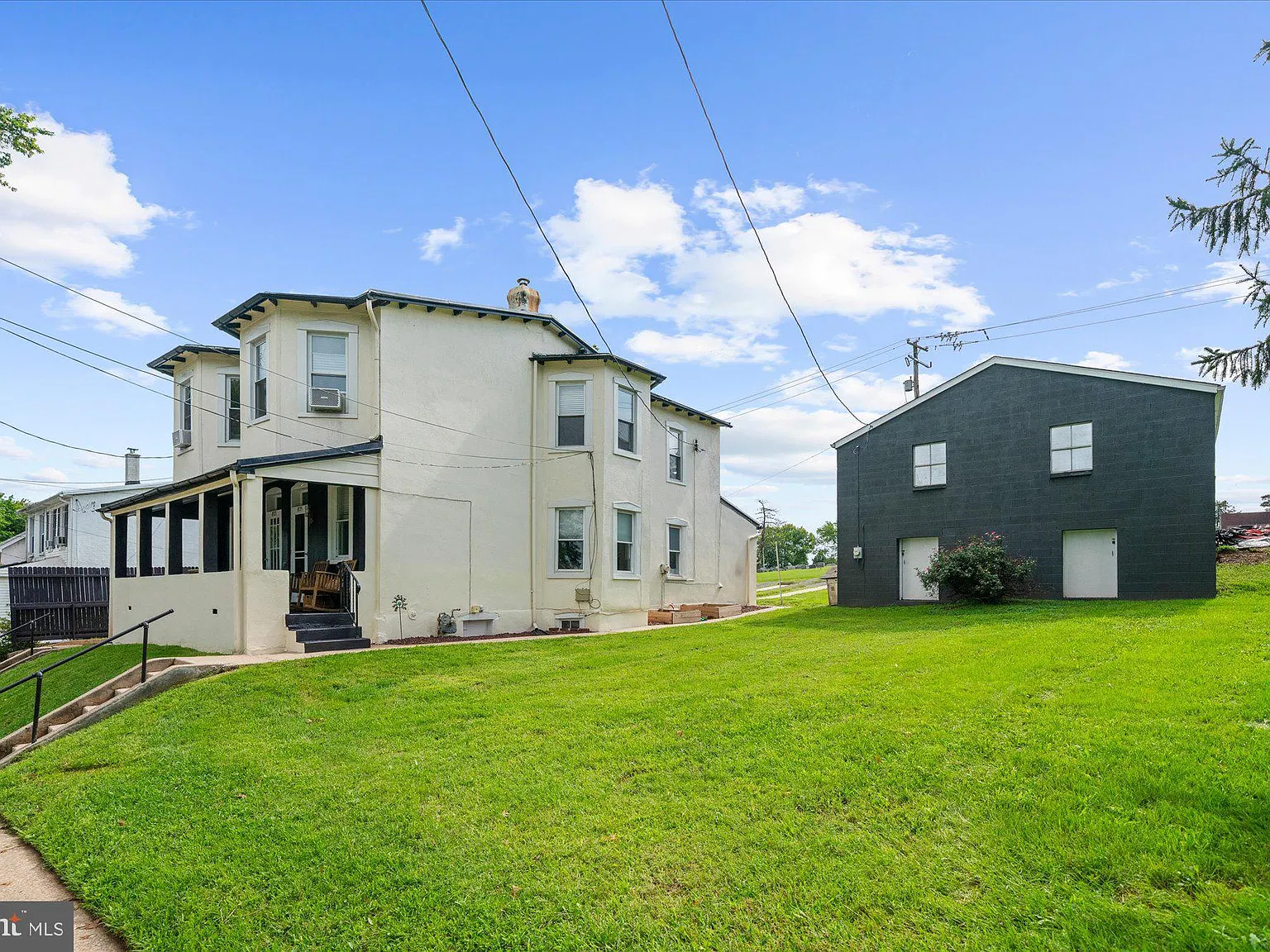 3 bed, 1.0 bath, 1278 sqft, $2,500 — Photo 3