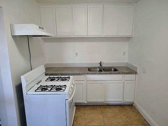 2nd image of 710 Sequoia Dr Unit B