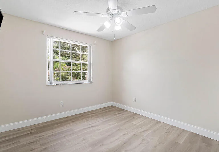 10425 Buena Ventura Dr — Photo 2