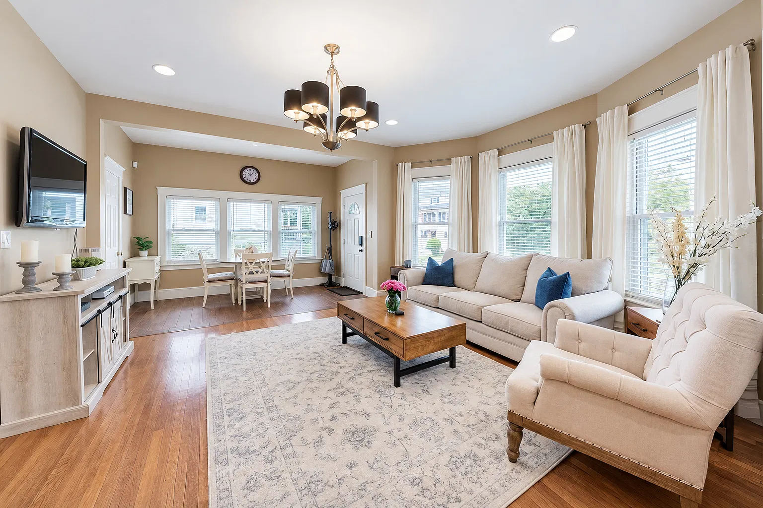 2 bed, $2,700 — Photo 1