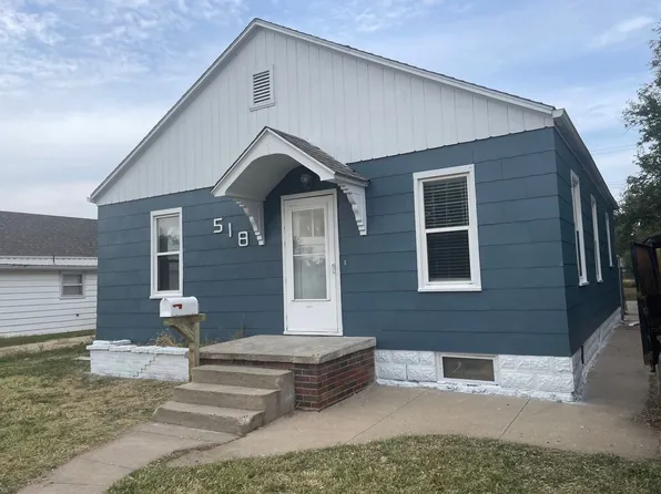 518 E 4th St, Hoisington, KS 67544
