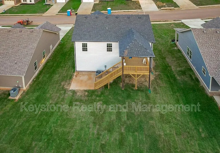 808 Lillian Grace Dr — Photo 14