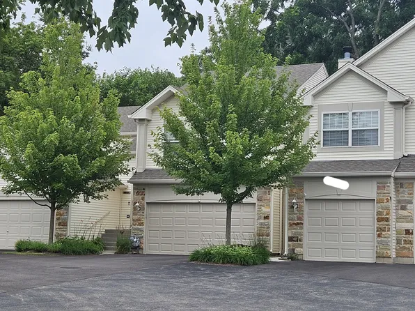8043 Sierra Woods Ln, Carpentersville, IL 60110