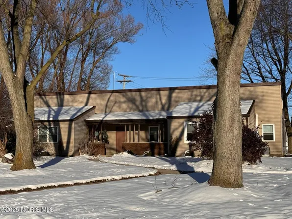 352 German St, Pettisville, OH 43553