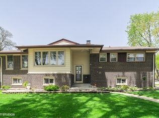 220 Placid Way, Elk Grove Village, IL 60007