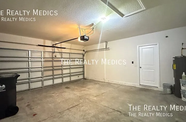 10906 Carlton Fields Dr — Photo 34