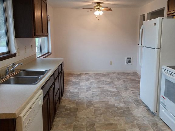 Kitchen/Dining Area