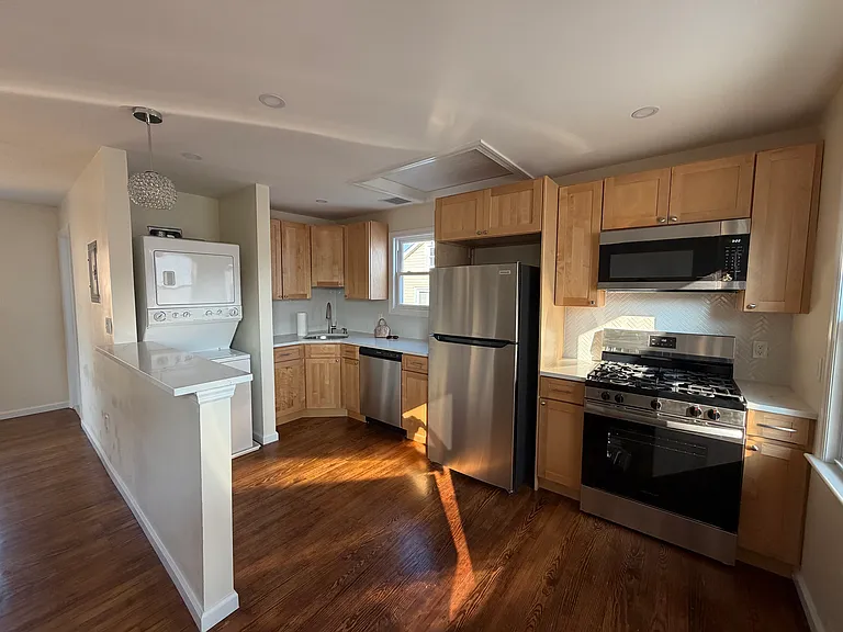 645 Main St — Photo 5