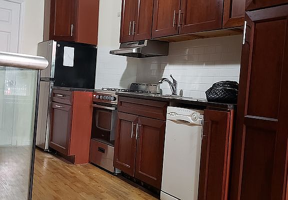 2nd image of 530 W 46th St APT 1F