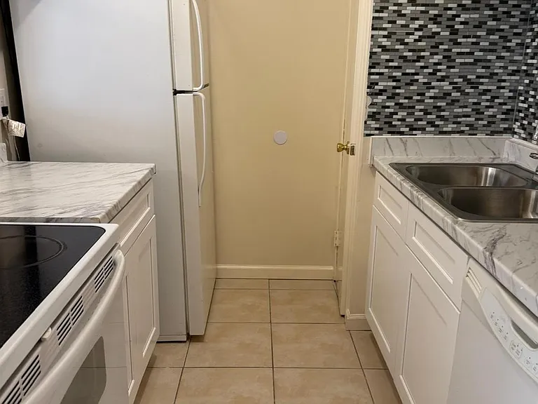 6402 Del Monte Dr #60 — Photo 12