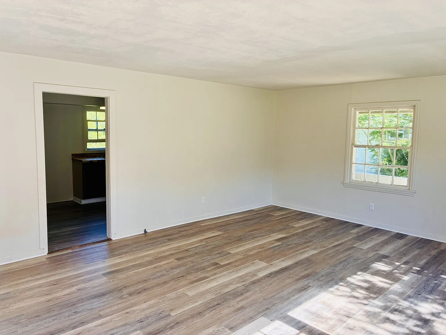 806 Miller Avenue - 1 — Photo 2