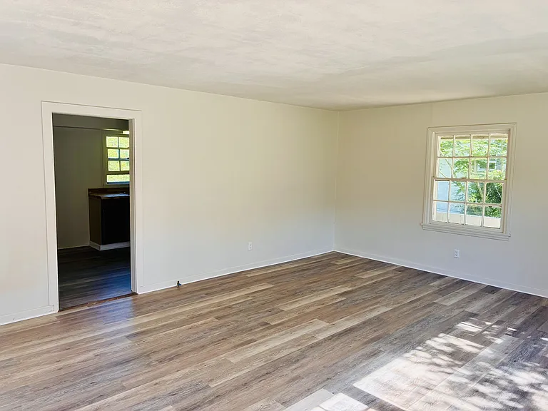 806 Miller Ave — Photo 2