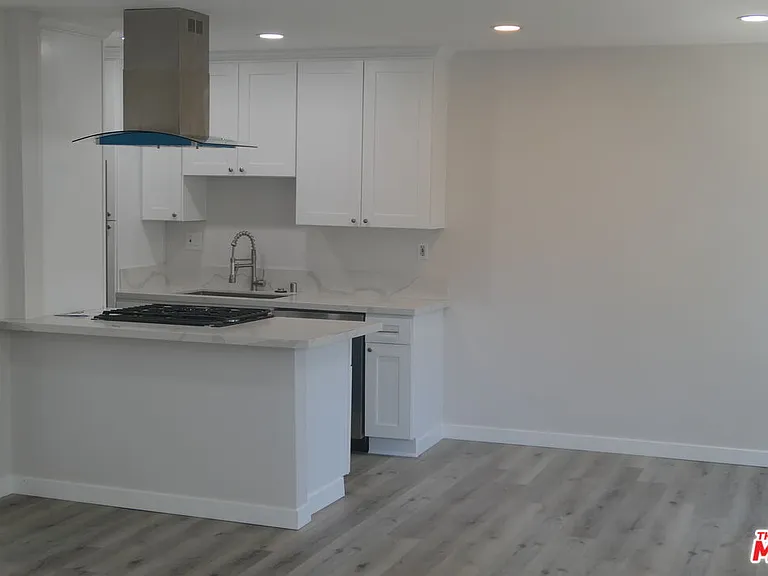 10836 Camarillo St #3 — Photo 6