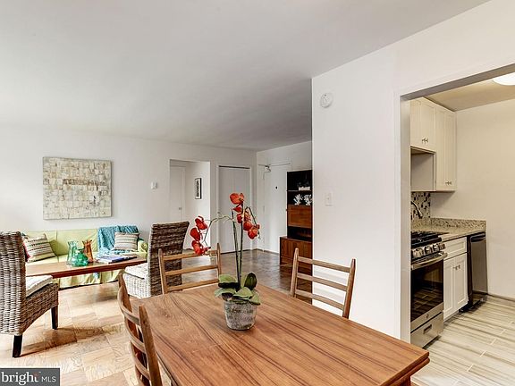 3rd image of 2400 41st St NW APT 203