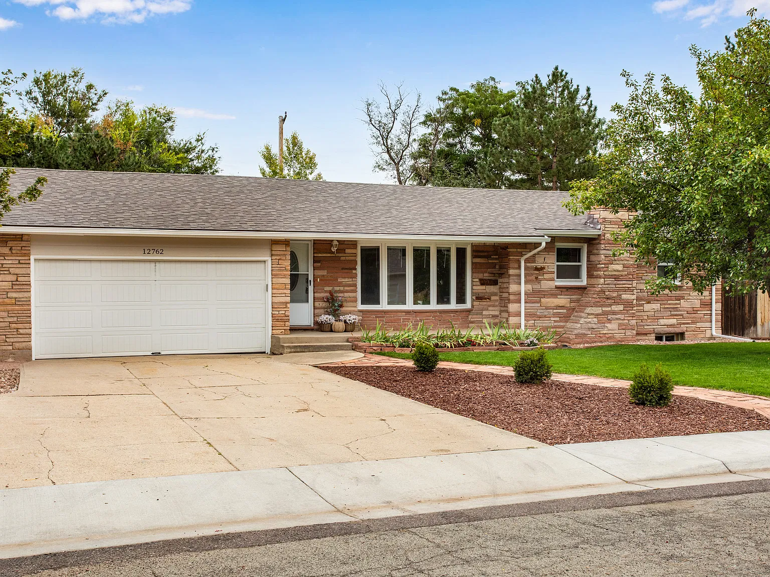 4 bed, 2525 sqft, $3,500 — Photo 1