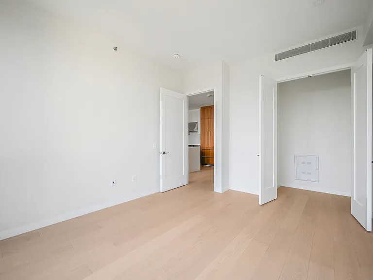 35-32 Leavitt St #11B — Photo 11