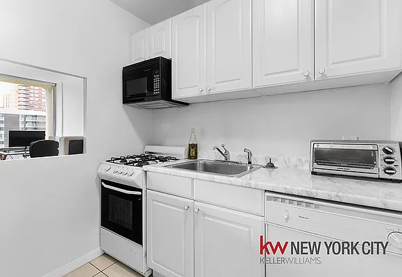 Rented by Keller Williams NYC | media 16