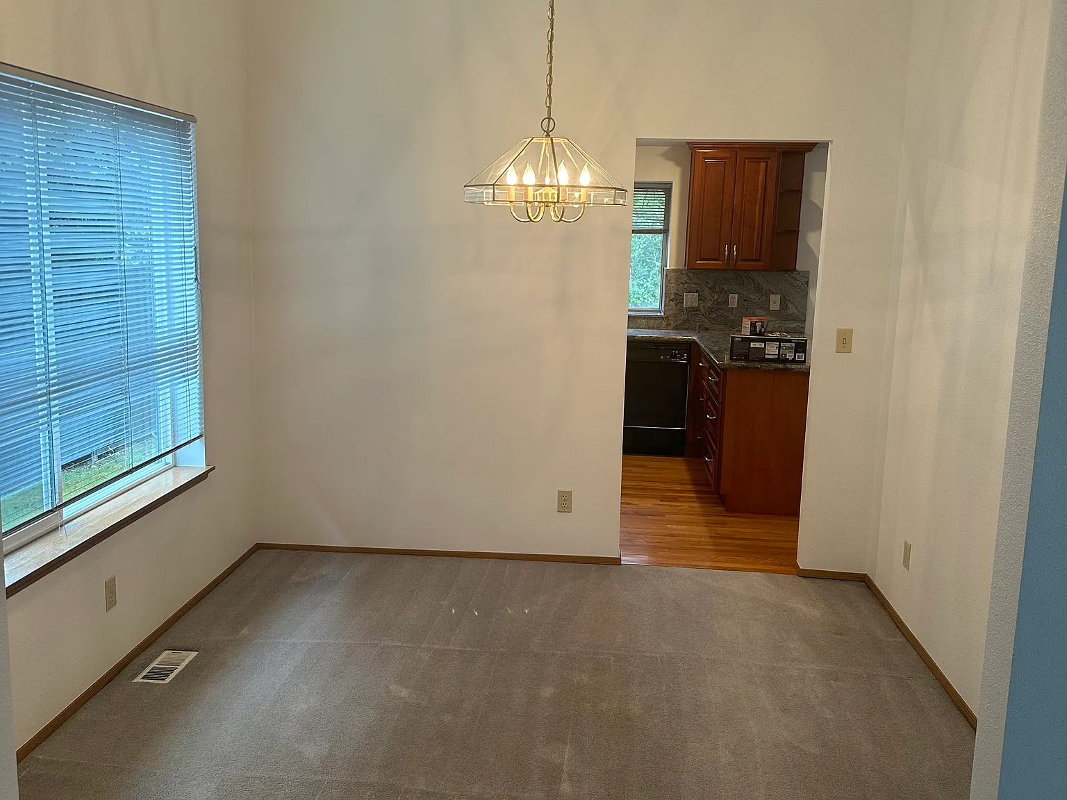 3 bed, 1480 sqft, $3,033 — Photo 3