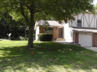 9800 Red Oak Ln, Kansas City, MO 64152