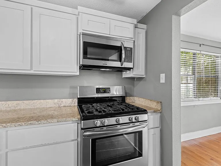 1022 W Holly St — Photo 11