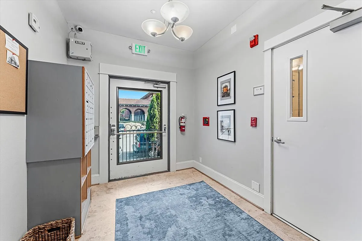 Studio, 460 sqft, $1,150 — Photo 2