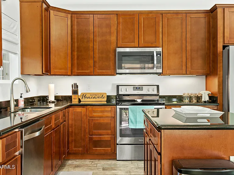 2707 E Louise Dr — Photo 6