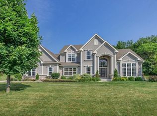 N75W27790 Summerstone Rd, Hartland, WI 53029