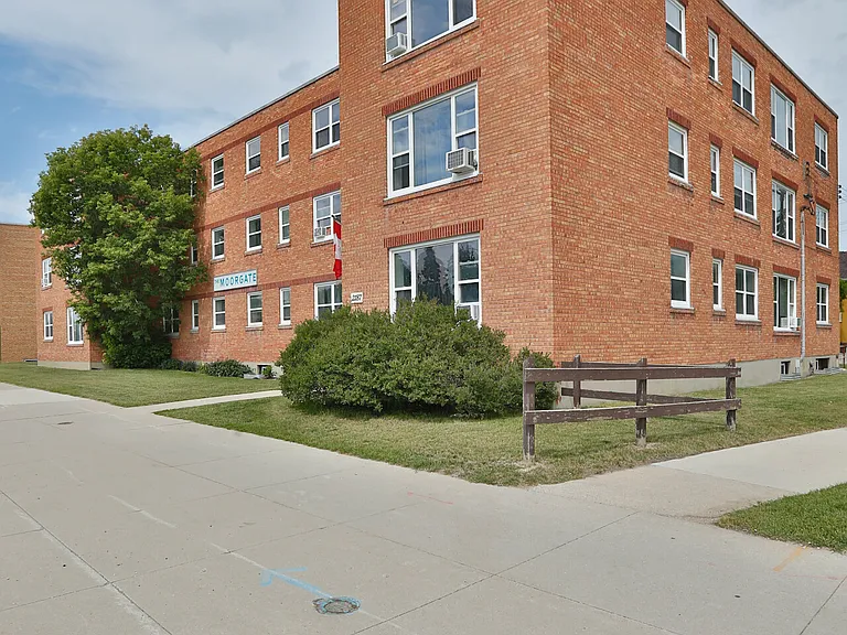 2187 Portage Ave — Photo 2