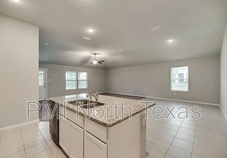 4544 Hemingway Ave — Photo 8
