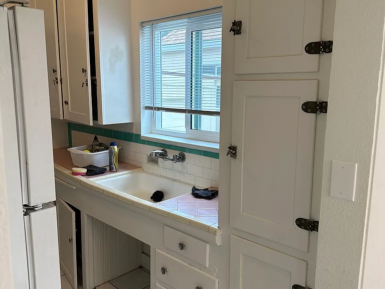 1811 Commercial Way #A — Photo 8