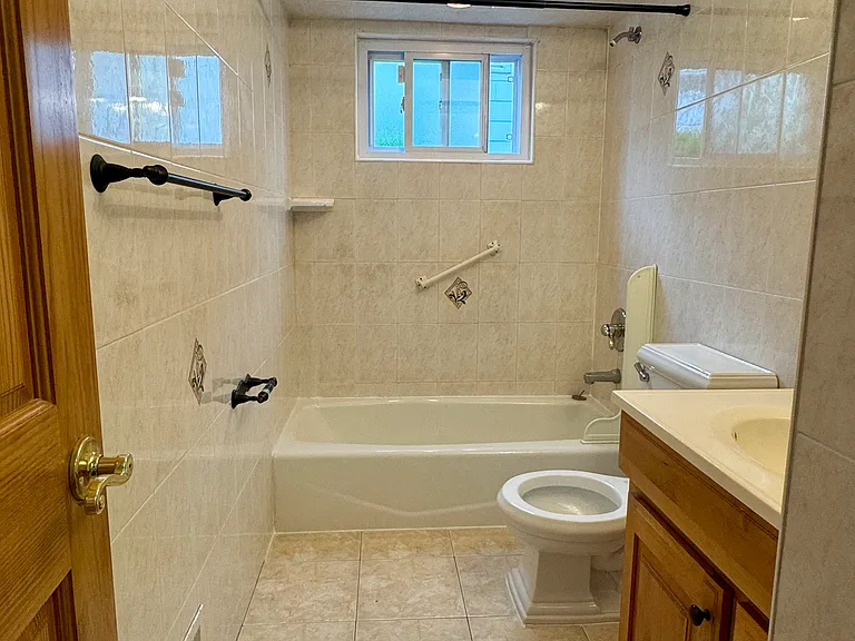 83 Augusta Ave #2 — Photo 10