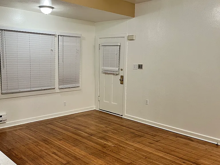 4022 Broadway — Photo 26