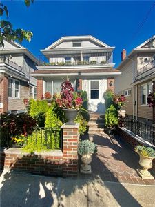 8711 81st Rd, Glendale, NY, 11385