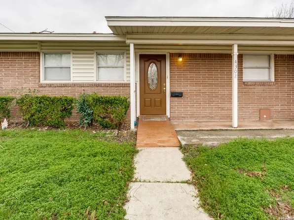 4302 Waikiki Dr, San Antonio, TX 78218