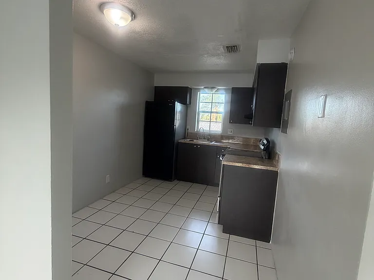 770 SW 8th St #104 — Photo 11