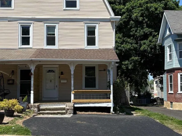 18 Church St, Willow Grove, PA 19090