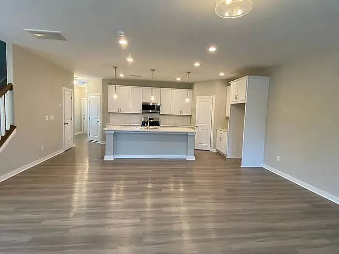 512 Main St — Photo 5