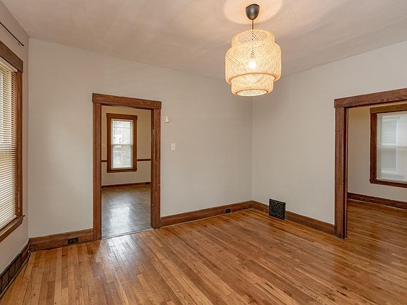 2nd image of 979 Fischer St #1