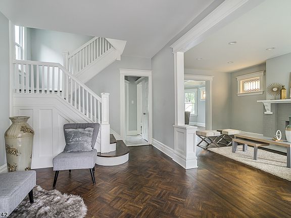 4th image of 457 No Maple Ave