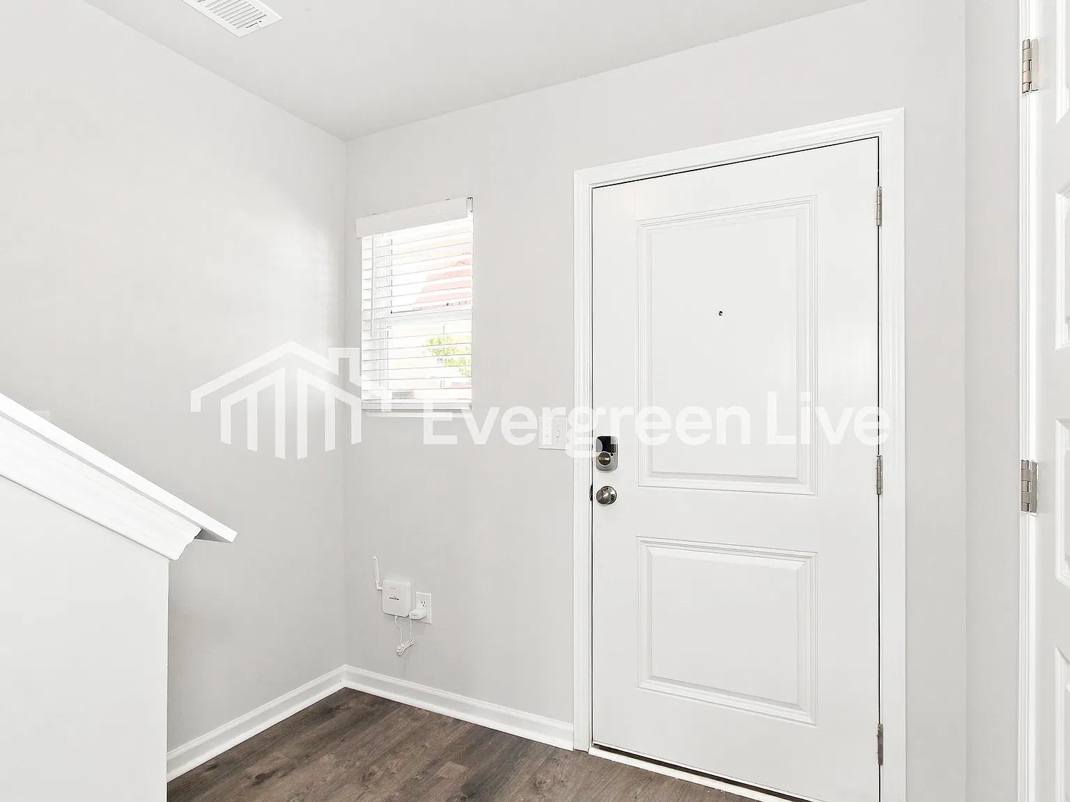3 bed, 2.5 bath, 1484 sqft, $1,345 — Photo 2