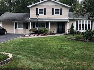 204 Northfield Rd, Hauppauge, NY 11788