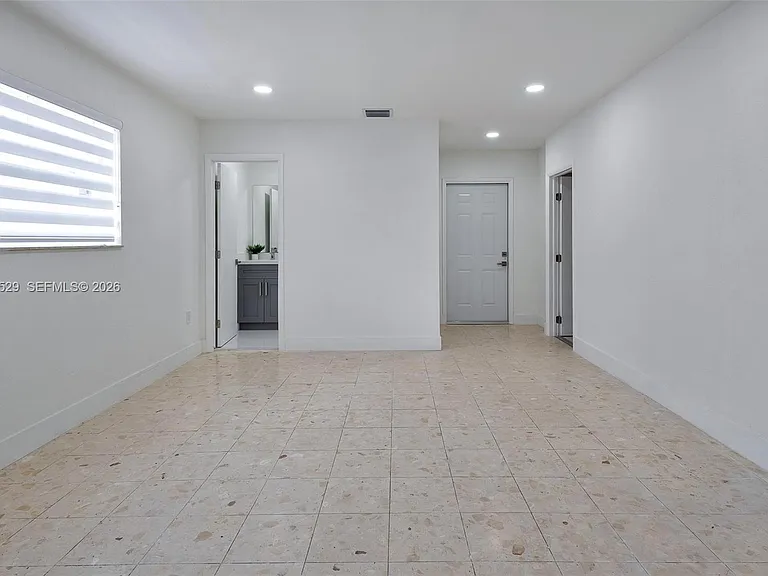 424 W 13th St — Photo 16